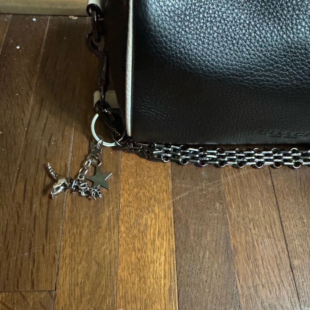 Coach unisex crossbody bag charms and decor strap included excellent condition - Picture 4 of 10